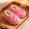 Novas Pantufas de Algodão para Casa para Crianças, Estampa de Desenho Animado com Forro de Lã, Sapatos Peludos Quentinhos para Bebês para Usar Fora, Sapatos de Algodão Impermeáveis Antiderrapantes para Crianças