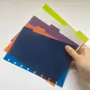Fabricante de Shenzhen Páginas Divisorias de Polipropileno Translúcido con Agujeros de Hongo de Cinco Colores, Clasificación de Recarga de Hojas Sueltas para Cuaderno de Plástico