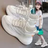 Tênis Esportivo Feminino 2026 Novo Modelo Tênis Casual Infantil Tênis de Coco para Crianças Maiores Slip-On Malha Respirável Tênis Pai