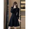 Vestido de punto de manga larga para otoño e invierno, vestido línea A que ciñe la cintura, adecuado para usar en capas con un suéter, se puede usar como vestido base o como un pequeño vestido negro