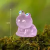 Adornos de paisaje en miniatura, figuras de rana coloridas que brillan en la oscuridad, manualidades creativas de resina con musgo, pequeñas decoraciones de escritorio