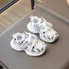 Zapatos de papá retro de suela gruesa estilo nuevo 2026 para niñas, tenis de malla para niños mayores, zapatos casuales versátiles para estudiantes