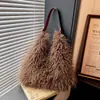 2026 Nueva Bolsa de Peluche para Mujer con Gran Capacidad y Borlas, Bolso Tote de Lujo de Nicho, Bolso de Piel, Bolso de Hombro Casual