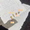 Pendientes Mini Brillantes para Mujer, Lujo Ligero, Nicho, Gama Alta, Pendientes Únicos y Hermosos, Pequeños y Delicados, Elegantes Accesorios de Oreja para Primavera y Otoño