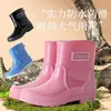 Sapatos aquáticos da moda no meio da panturrilha, galochas duráveis, amigáveis para cozinha, sapatos de borracha quentes para adultos, botas de trabalho femininas, antiderrapantes, impermeáveis, galochas curtas