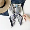 Lenço Quadrado Elegante e Simples Preto e Branco com Estampa Paisley, Lenço Versátil de Alta Qualidade em Seda Sintética, Lenço de Pescoço Profissional Atacado