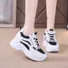 Zapatillas deportivas de papá de comercio exterior transfronterizas para mujer, zapatos de verano para mujer que aumentan la altura, zapatillas blancas casuales transpirables de malla versátiles de primavera