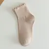 Meias femininas com borda de babados para outono e inverno, meias curtas de renda absorventes de suor de algodão, meias JK estilo japonês para maternidade, atacado de Zhuji