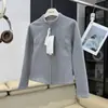 Chaqueta nueva de estilo LU asequible para otoño/invierno con forro polar y cuello alto, diseñada para mantenerte abrigado, con corte ajustado y tecnología de retención de calor de grafeno