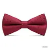 Collar rojo ceremonia de boda novio traje de boda moño compromiso padrino corbata corbata traje color sólido