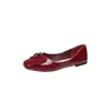 Sapatos de bico fino, estilo outono, novos sapatos baixos femininos estilo fada, sapatilhas com laço, design doce estilo francês, versáteis para 2026