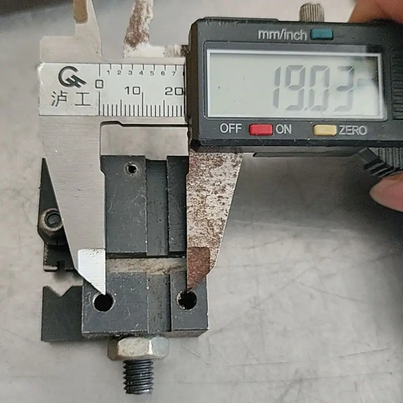 金发夹具1