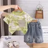 Conjunto de Verão para Meninos 2026 Novo Estilo Infantil Verão Estampa de Letras Gola Redonda Manga Curta Conjunto de Duas Peças Roupa Casual para Bebês Tendência