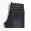 Novos jeans masculinos de perna reta espessados para outono e inverno, amigáveis à pele, duráveis, confortáveis, levemente elásticos, calças quentes para homens jovens e de meia-idade