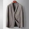 Terno Casual Masculino 2025 Primavera e Outono Novo Estilo Jaqueta de Botão Único de Alta Qualidade para Jovens e Meia-Idade, Casaco Fino Casual de Negócios de Luxo Leve