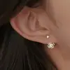 Pendientes de Plata Pura S999 de Trébol de Cuatro Hojas para Mujer, Diseño de Nicho, Exquisitos Pendientes de Flor Hueca, Cierre de Rosca Amigable con el Oído C0