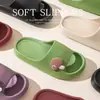 Nuevas zapatillas de cabeza de hongo para mujer, nuevo estilo de verano para interior, hogar, baño, antideslizantes, sandalias domésticas al por mayor
