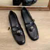 Sapatos Mary Jane de alça única estilo retrô francês em pele de ovelha, mocassins femininos com padrão de camélia e salto grosso, sapatos pequenos de couro estilo britânico
