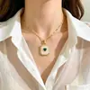 [Acero de Titanio] Collar con Colgante de Marco Cuadrado, Lujoso y Elegante, Completamente Incrustado de Diamantes, Cadena Versátil para la Clavícula, Cadena de Acero de Titanio