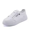 Sapatos Brancos de Solado Macio para Mulheres 2026 Nova Coleção Primavera e Verão Malha Respirável Confortáveis Tênis Casuais Esportivos K6612
