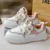 Zapatos Deportivos Escolares para Niñas 2026 Estilo Nuevo de Primavera Zapatos Blancos Versátiles para Estudiantes de Secundaria y Niñas Mayores Tenis de Suela Gruesa