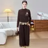 Elegante conjunto de três peças outono/inverno, estilo chinês, plus size para mães, incluindo um cardigã e um colete, projetado para te deixar mais jovem, adequado para idades 55-75