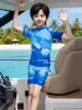 Traje de baño para niños, Traje de baño de dos piezas para niños mayores, Nuevo modelo 2025, Dibujo animado de palmera, Secado rápido, Protección solar, Traje de baño de manga corta