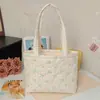 Bolsa Tote de Poliéster Estilo Coreano com Borboletas e Logotipo Personalizável, Bolsa Simples e Versátil para o Dia a Dia de Mulheres, Bolsa de Ombro Portátil de Grande Capacidade