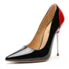 Venta al por mayor del fabricante, suministro transfronterizo, patchwork de charol, punta fina simple y elegante, tacones de aguja metálicos, disponibles en tallas 35-46