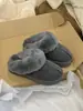Chinelos peludos femininos com sola grossa, tendência inverno 2026, modelo slip-on, para usar ao ar livre, sapatos forrados com fleece e acolchoados de algodão