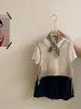 Conjunto de Tres Piezas para Niñas Estilo Coreano de Manga Corta, Chaleco Hueco de Moda Versátil, Pantalones Capris Casuales Simples de Verano, Moderno