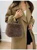Bolsa Fofa de Nicho Super Popular para Mulheres Outono e Inverno 2025 Nova Tendência Venda Quente Bolsa Transversal Bolsa de Mão Bolsa de Balde Peluda