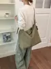 Bolsa tote grande de crochê à mão para mulheres, novo estilo 2026, com visual sofisticado, adequada para o trabalho, para o dia a dia e pode ser carregada no ombro ou na transversal.