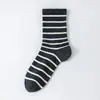 Calcetines Rayados Estilo Nuevo Melard para Mujer, Estilo Deportivo Energético y Sencillo, Combinados con Pantalones de Tiburón, Calcetines de Longitud Media, Disponibles para Venta al por Mayor