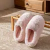 Pantuflas de algodón esponjosas para hombre y mujer, nuevo estilo 2026, para uso en interiores en casa, antideslizantes de EVA, forradas de felpa para abrigar, adecuadas para usar en exteriores, pantuflas de algodón con suela gruesa
