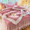 Faldón de Cama Acolchado de Terciopelo de Leche Pieza Única 2024 Nuevo Estilo Princesa Invierno Encaje Terciopelo de Coral Engrosado Colcha Juego de Tres Piezas