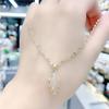 Nuevos pendientes de gota de diamante con forma de hoja de ópalo hueco de Corea del Sur para mujer, nuevos pendientes adelgazantes de nicho con nuevo diseño de moda.