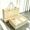 Caja de Embalaje Cuadrada Beige Sencilla con Tapa y Base para Pañuelo de Seda con Lazo, Caja de Regalo de Alta Gama para Camisas, Caja Vacía