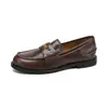 Weiwei Girl 8807-2 mocassins femininos retrô estilo britânico marrom com pequenas moedas douradas, sapatos baixos de couro slip-on