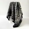 Bufanda de Seda de Comercio Exterior Cuadrada de Satén de 90 cm Moda Europea y Americana Bufanda de Seda con Estampado de Leopardo Pañuelo para la Cabeza Chal Bufanda Versátil Retro