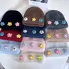 Touca de Lã Fashion com Patch de Flor Doce para Mulheres Inverno Nova Versátil Casual de Tricô para Afastar o Frio e Manter Aquecido Touca de Puxar
