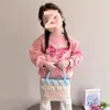 Moletom Feminino 2026 Nova Roupa Infantil Borboleta Primavera e Outono Top Estiloso Estilo Coreano Infantil Versátil Manga Longa Top da Moda