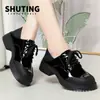 Sapatos Mocassins primavera sapatos pequenos de couro sola macia sola grossa estilo britânico versátil casual camada única sapatos fabricantes entrega em peça única
