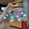 Nueva Máscara Espacial de Dibujos Animados Kuromi Llavero Electroplateado Colgante para Mochila Pequeño Regalo para Niños Adorno Venta al por Mayor