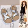 Sandalias de Niña Modernas y Sencillas 2026 Verano Nuevas de Moda Estilo Celebridad de Internet Sandalias de Niña para Niños Mayores Zapatos de Playa
