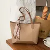 2026 Nova Bolsa Tote Elegante para o Dia a Dia Bolsa de Ombro Retro Francesa Grande Capacidade Bolsa Casual Versátil Feminina