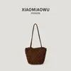 Bolso de cubo tejido de gamuza retro para mujer, versátil para el uso diario, moderno y casual, diseño nuevo, único y elegante