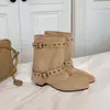 Botas de moda trendy estilo coreano 2026 con tachuelas y hebilla de cinturón, botines, botas de punta cuadrada para mujer para otoño e invierno