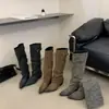 Botas estilo novo 2026 versátil moda salto interno de madeira bico fino trançado sapatos femininos cinza preto marrom para adultos