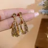 Pendientes Metálicos de Lujo Ligero de Alta Gama Incrustados con Diamantes Pendientes de Personalidad Retro Estilo Mid-Century Pendientes de Moda Tendencia Venta al por Mayor